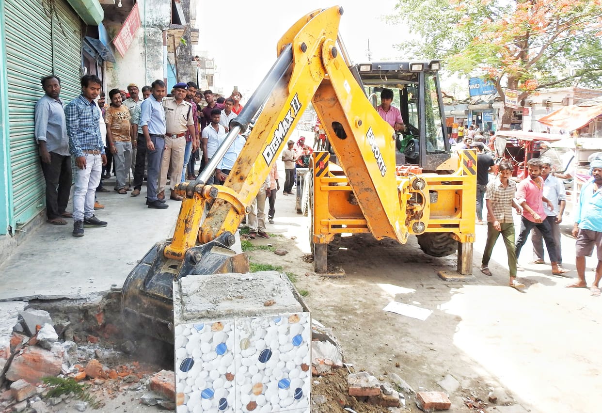 encroachment ersed from road side