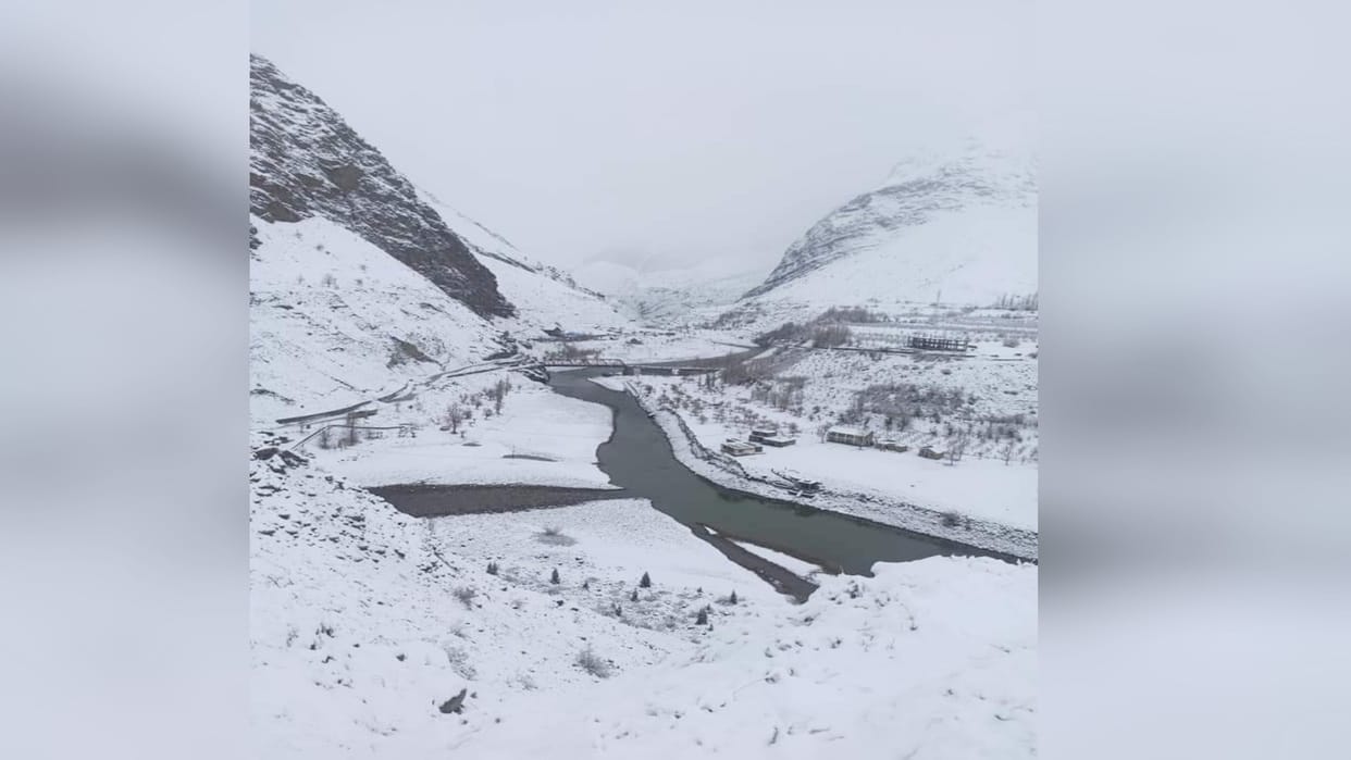 Snowfall: Manali Leh highway closed for vehicular movement beyond Darcha, tourists are advised to avoid unnecessary travel
