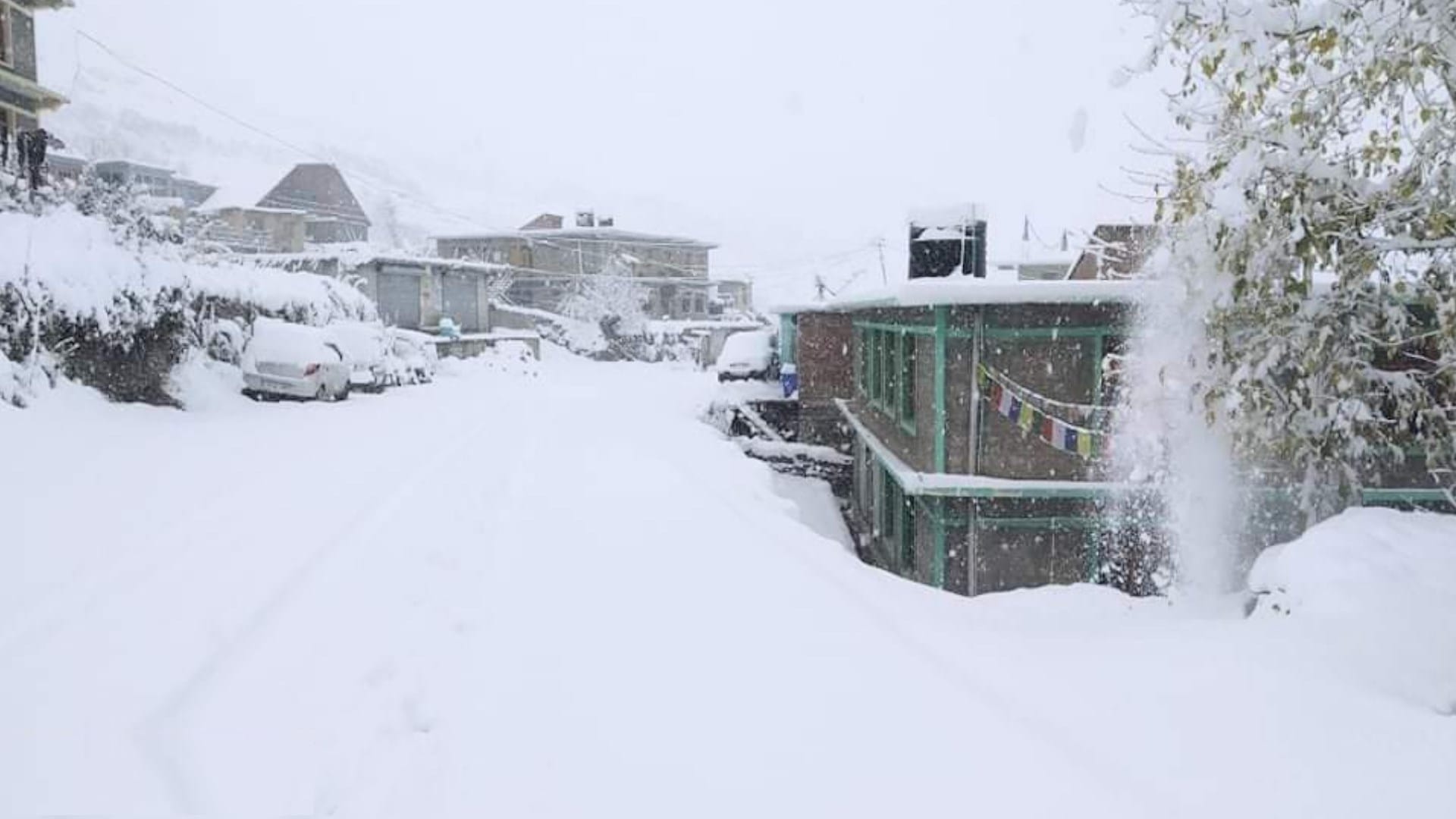Weather Himachal update: By the end of May the residential areas of Lahaul were covered with snow, in other parts including Shimla, the cold returned