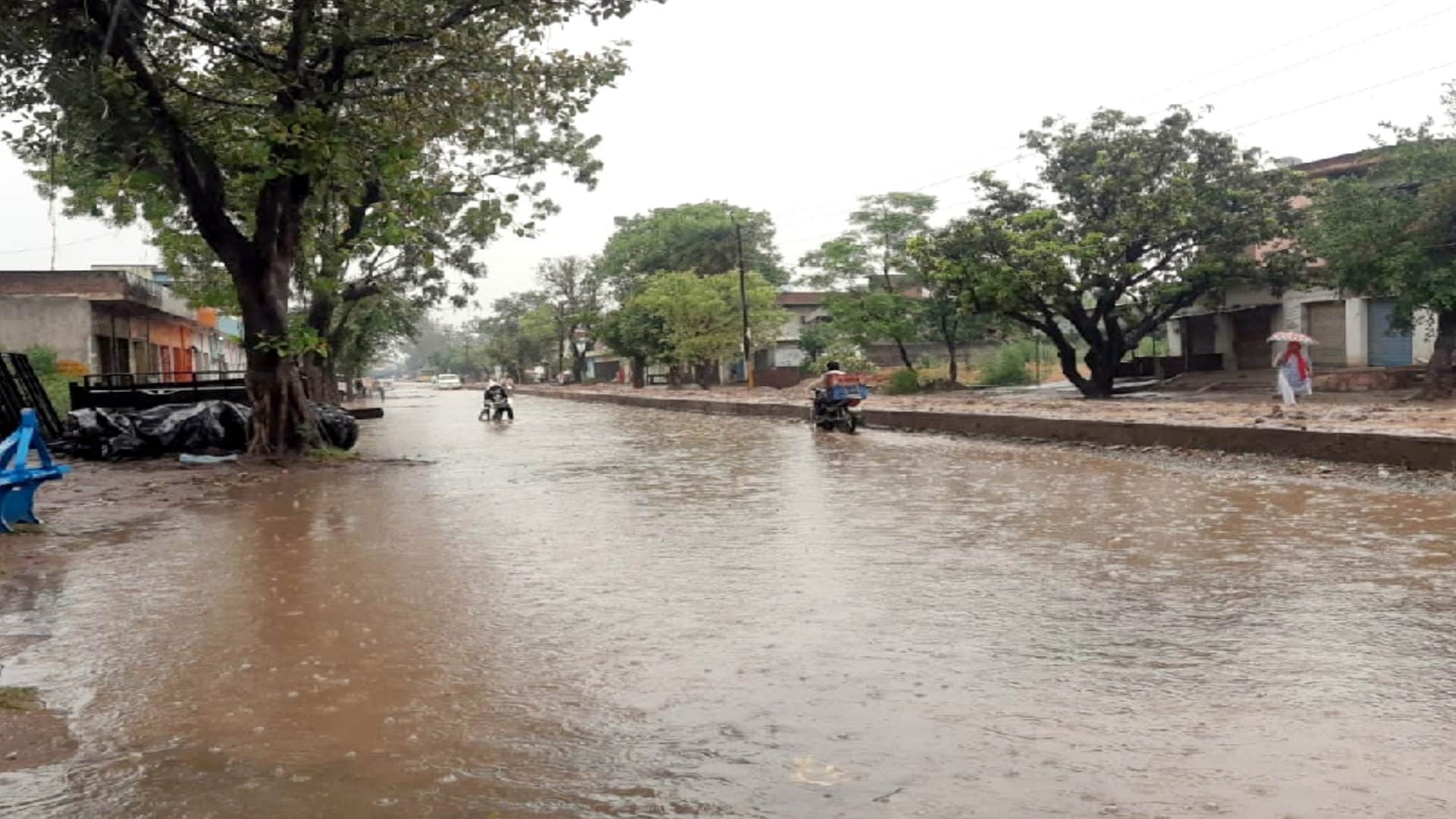 एमपी मौसम आज: कई जिलों में हल्की बारिश हो रही है।