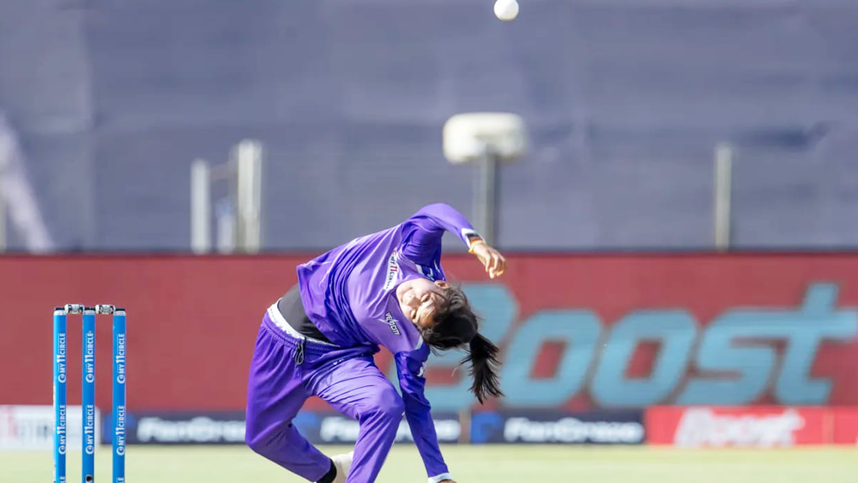 Womens T20 Challenge 2022: Velocity Spinner Maya Sonawane Unique Bowling Action In Women's T20 Challenge Goes Viral on social media, reactions comparing it to Paul Adams