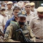 पेशी के लिए कोर्ट जाता यासीन मलिक