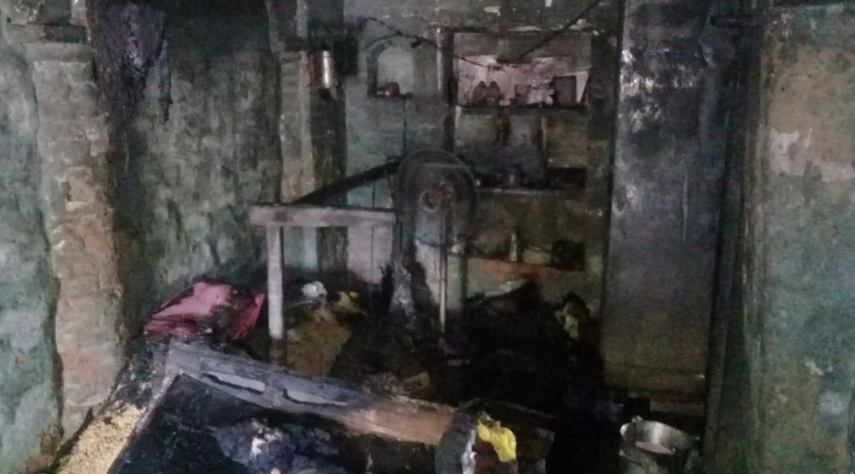 Kanpur Dehat : Rs 2.17 lakh kept for daughter's marriage and goods burnt due to fire in house