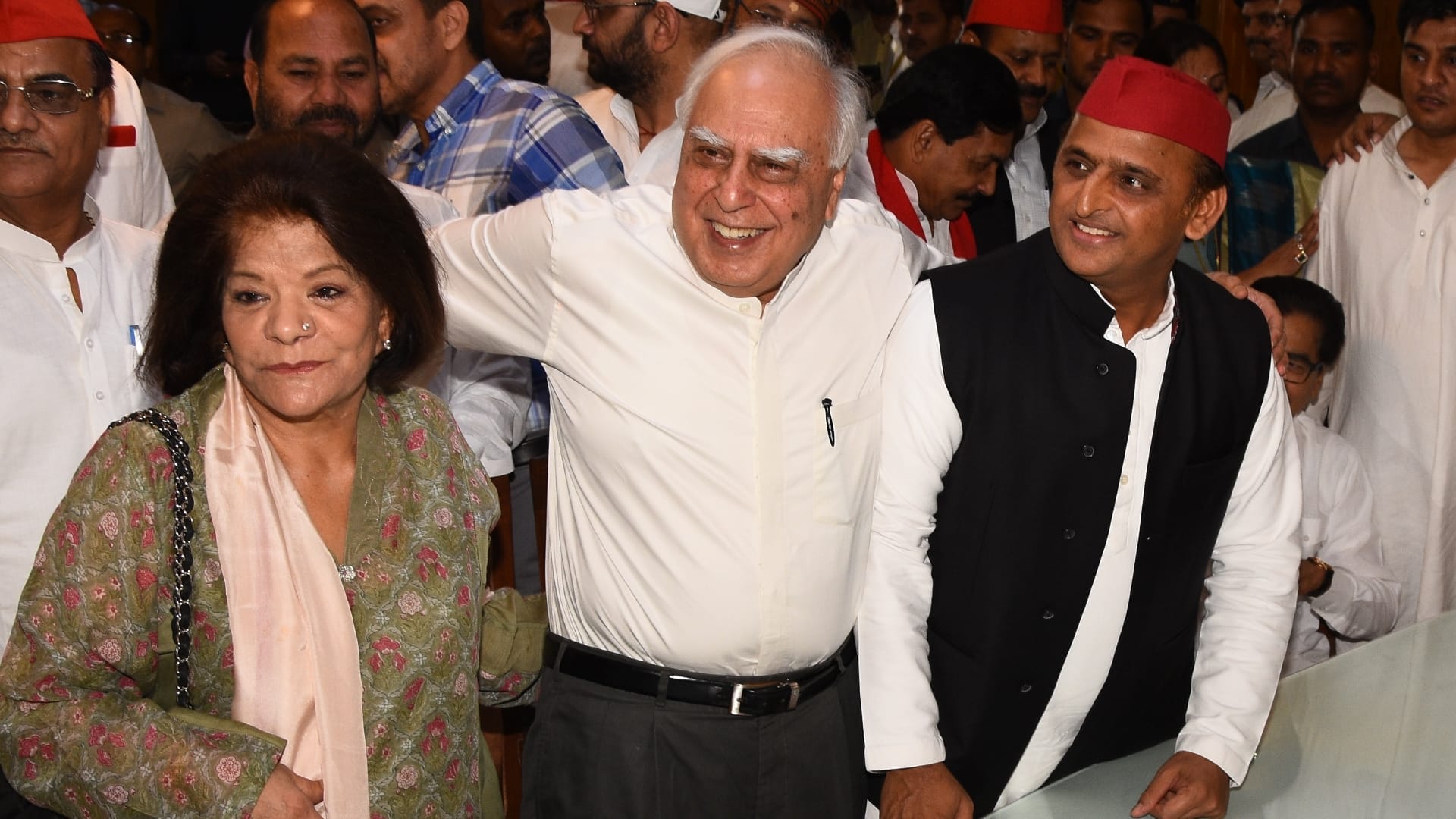 what is the plan of akhilesh yadav with the help of kapil Sibal.