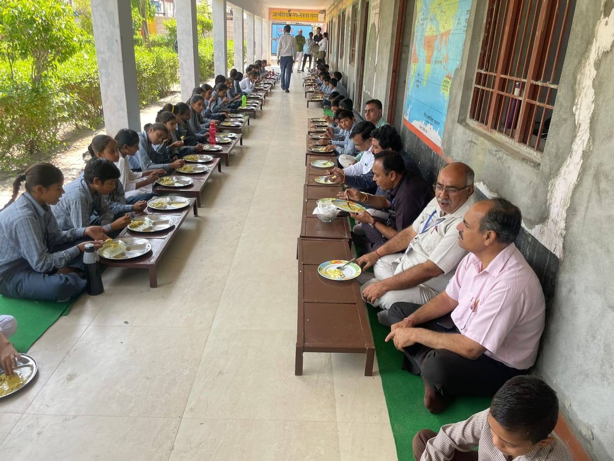 officers ate mid-day meal with children, Kurukshetra