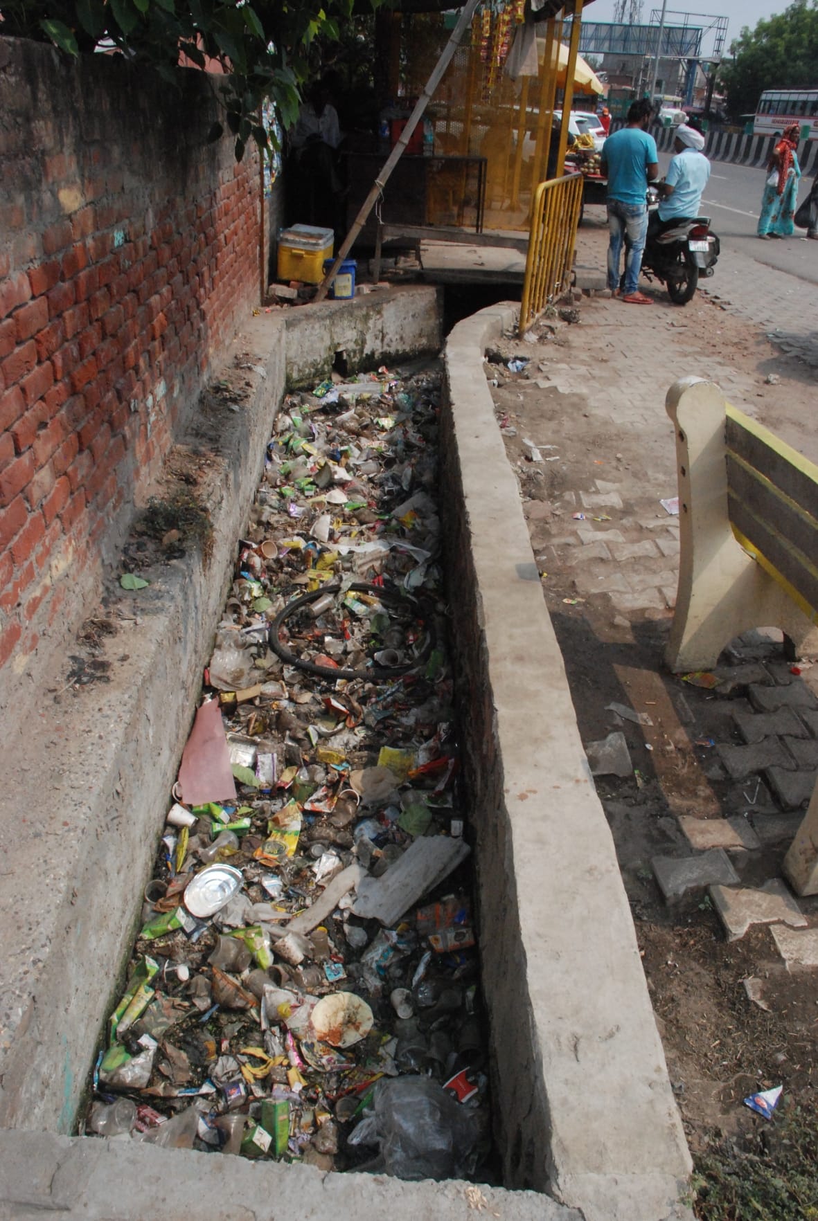 Lots of dirt in the drains, left the garbage after cleaning