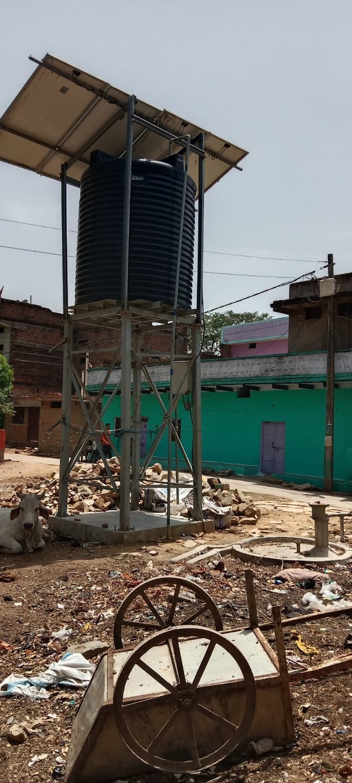 Half the population of Mahavir Nagar wandering for water