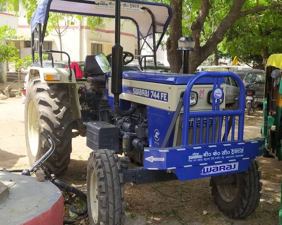The thief who was running away with the cutter machine was caught and beaten up by the villagers.