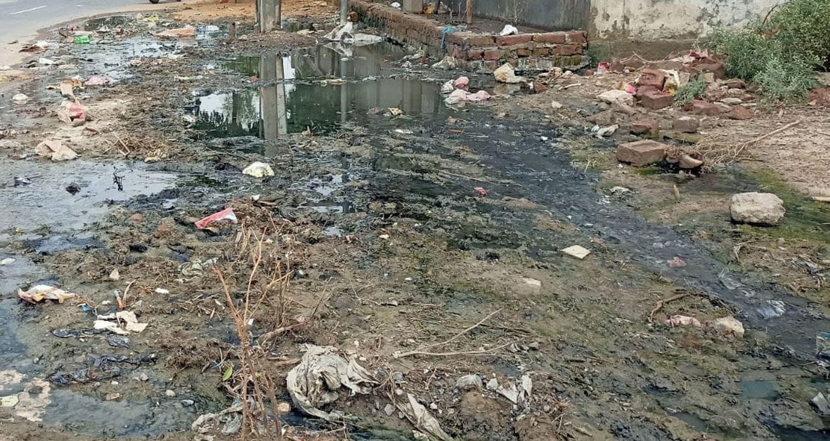 Sewer water flowing in HUDA Sector-2 societies, officials are not paying attention despite complaints