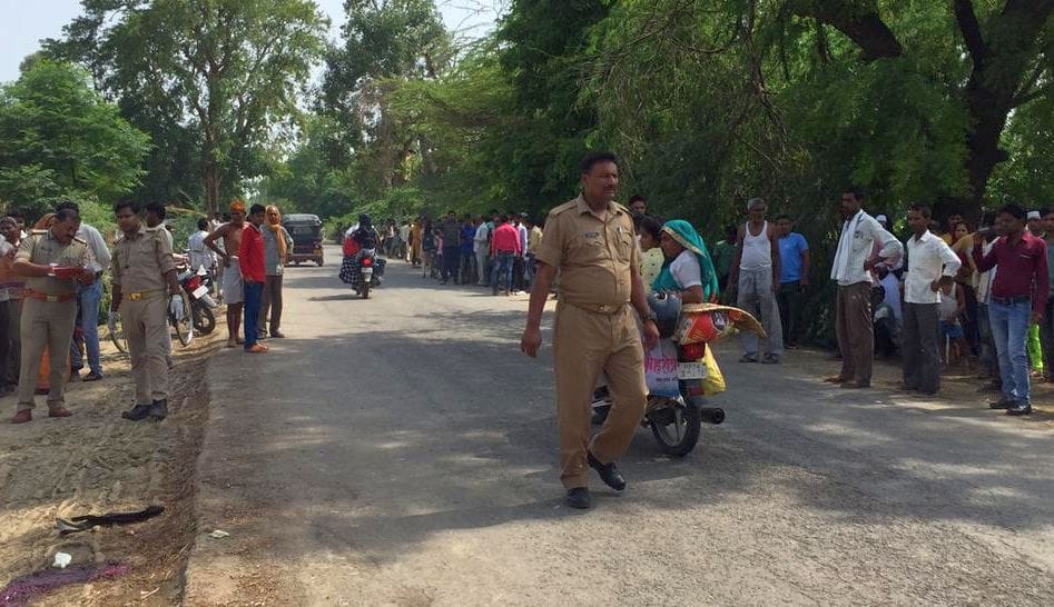 hardoi news,Pickup tramples bike rider, dies