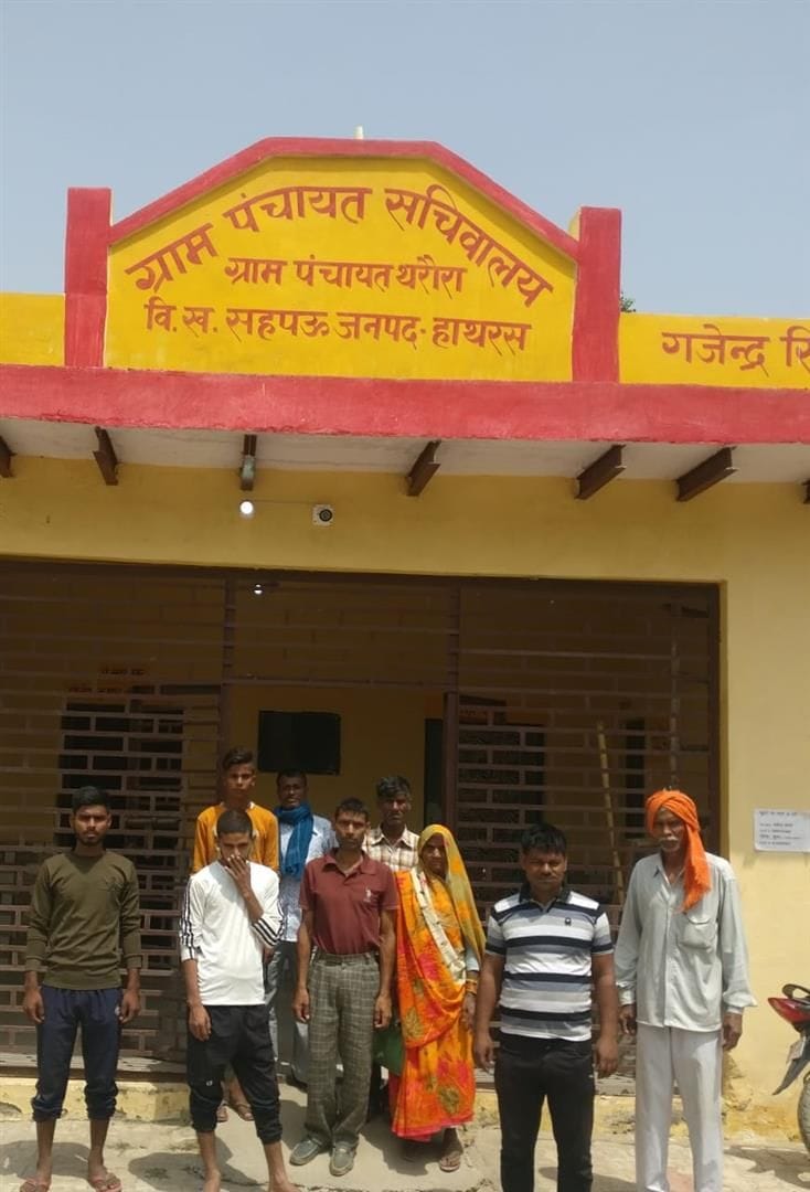 Hathras: Villagers demonstrated when the village panchayat officer did not come