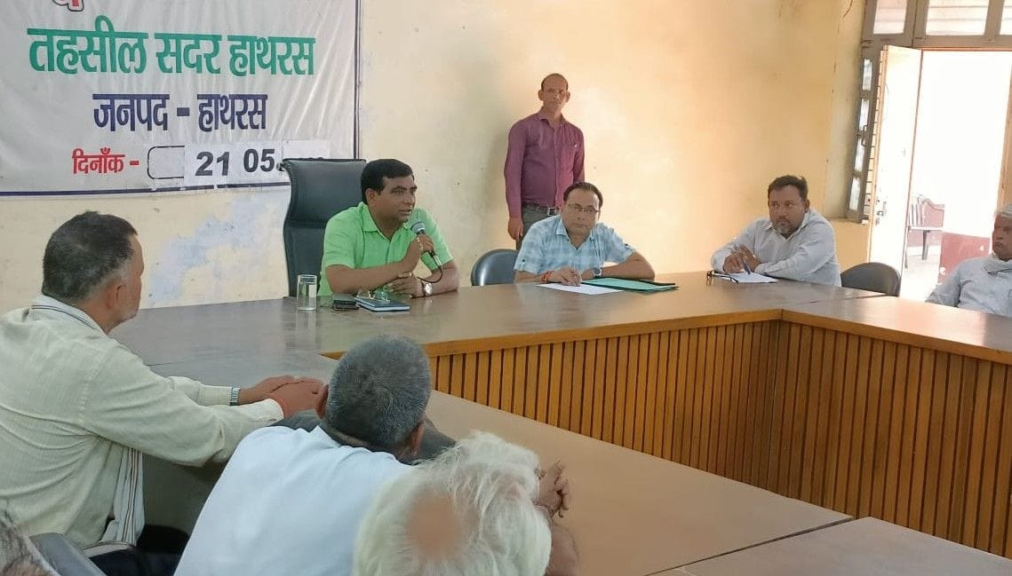 Hathras: Distribution of food grains under the supervision of nodal officers