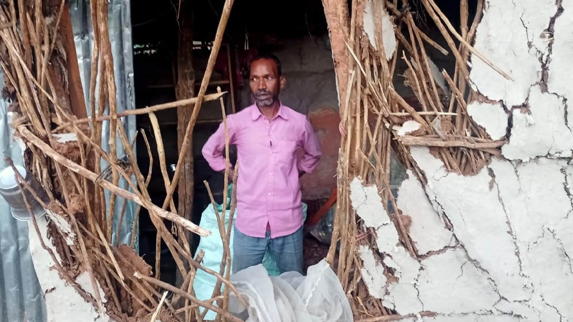 Dindori News: One woman dies after being crushed by a wild elephant, uproar late at night, three houses damaged