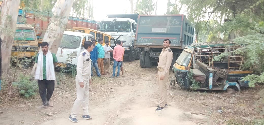 Campaign launched to eliminate illegal moorang market in Unnao, seized 27 trucks and dumpers