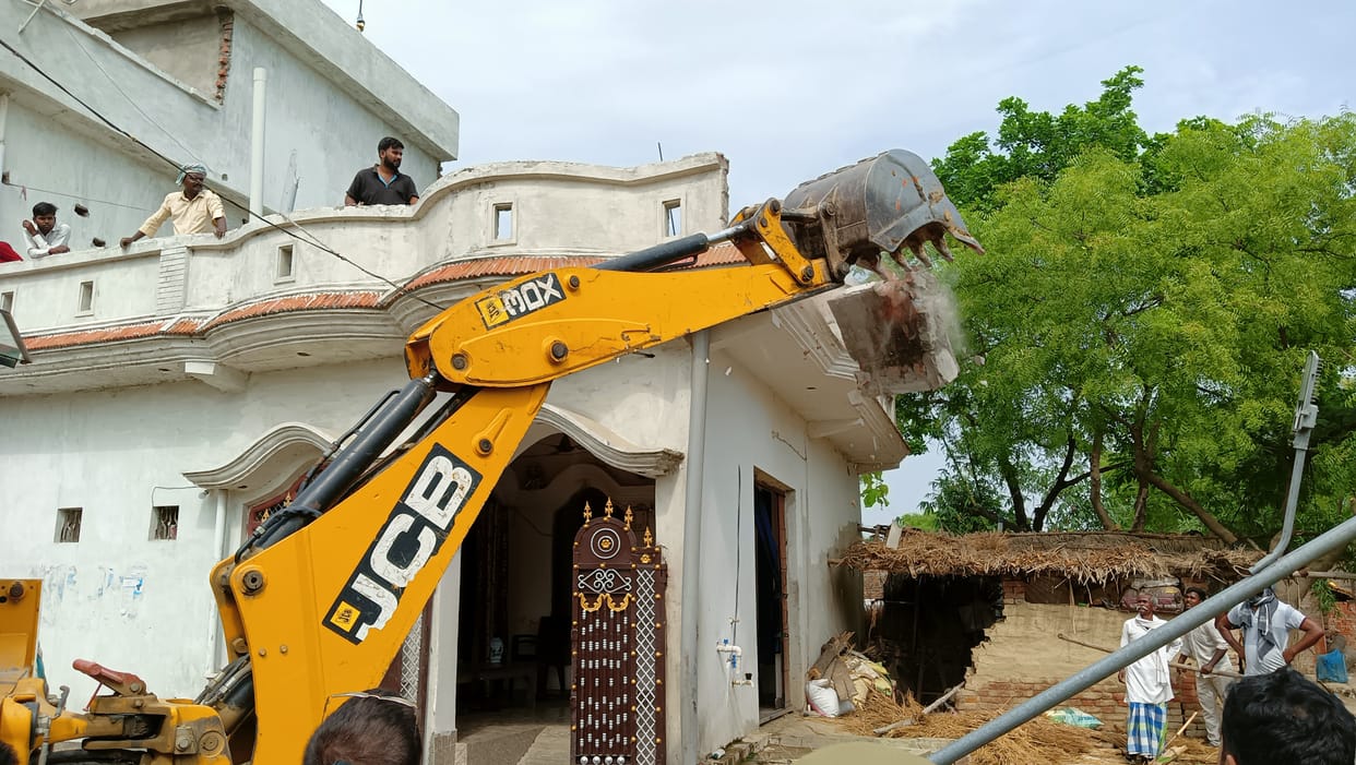On the orders of the High Court, the Tehsildar got the encroachment removed from Pokhari