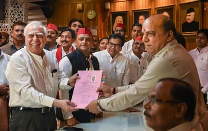 कपिल सिब्बल और अखिलेश यादव