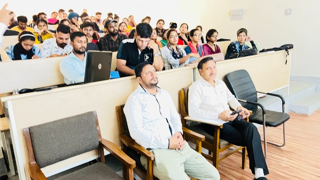 Informed the students about the use of web designing tools, Kurukshetra