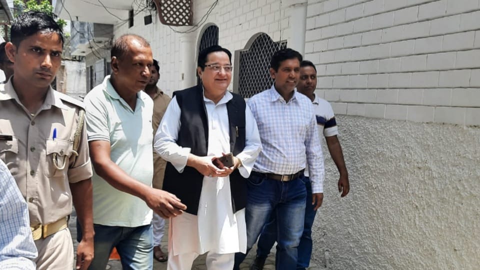 samajwadi party mp st hasan met azam khan in rampur both of them talked for about three hours
