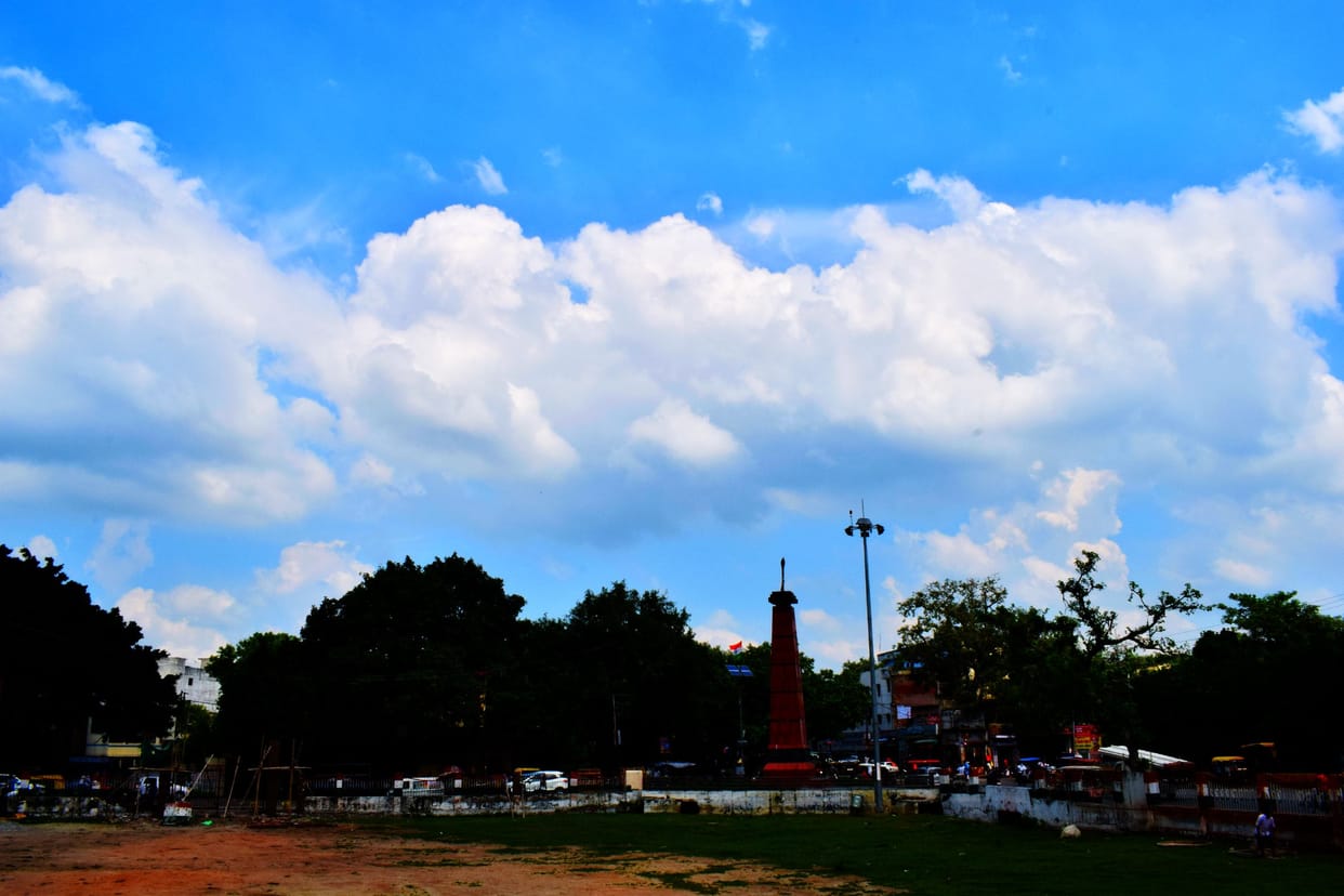 The cold night passed without a fan, the sun increased the humidity in the day