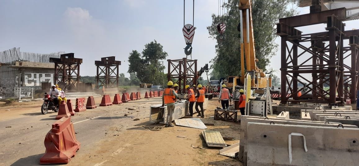 The girders should be kept on the bridge of Eastern Dedicated Freight Corridor by doing Budhana Road one-way
