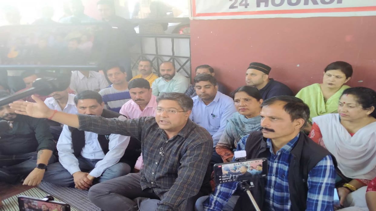 MLA Ashish Butail sitting on hunger strike due to lack of pediatrician in Palampur hospital
