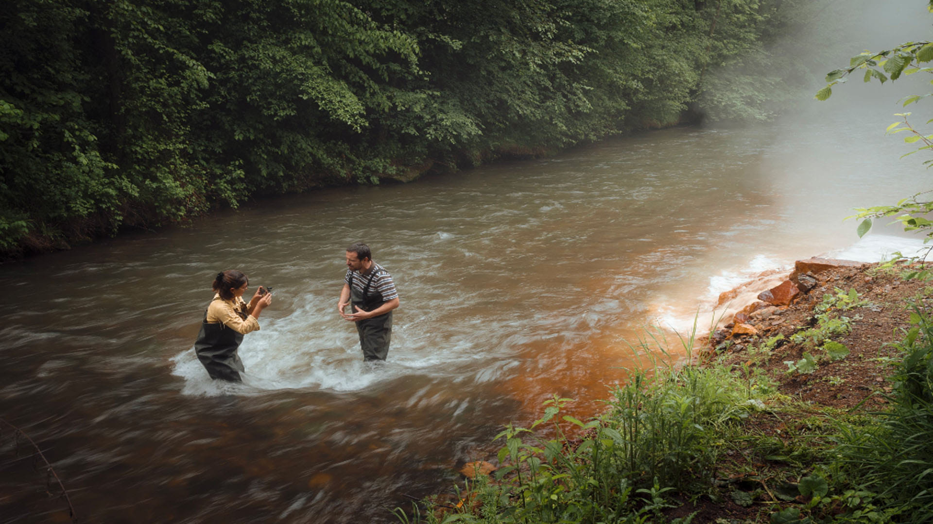 Mystery as river turns orange and kills wildlife becoming 'ecological disaster people in panic slana