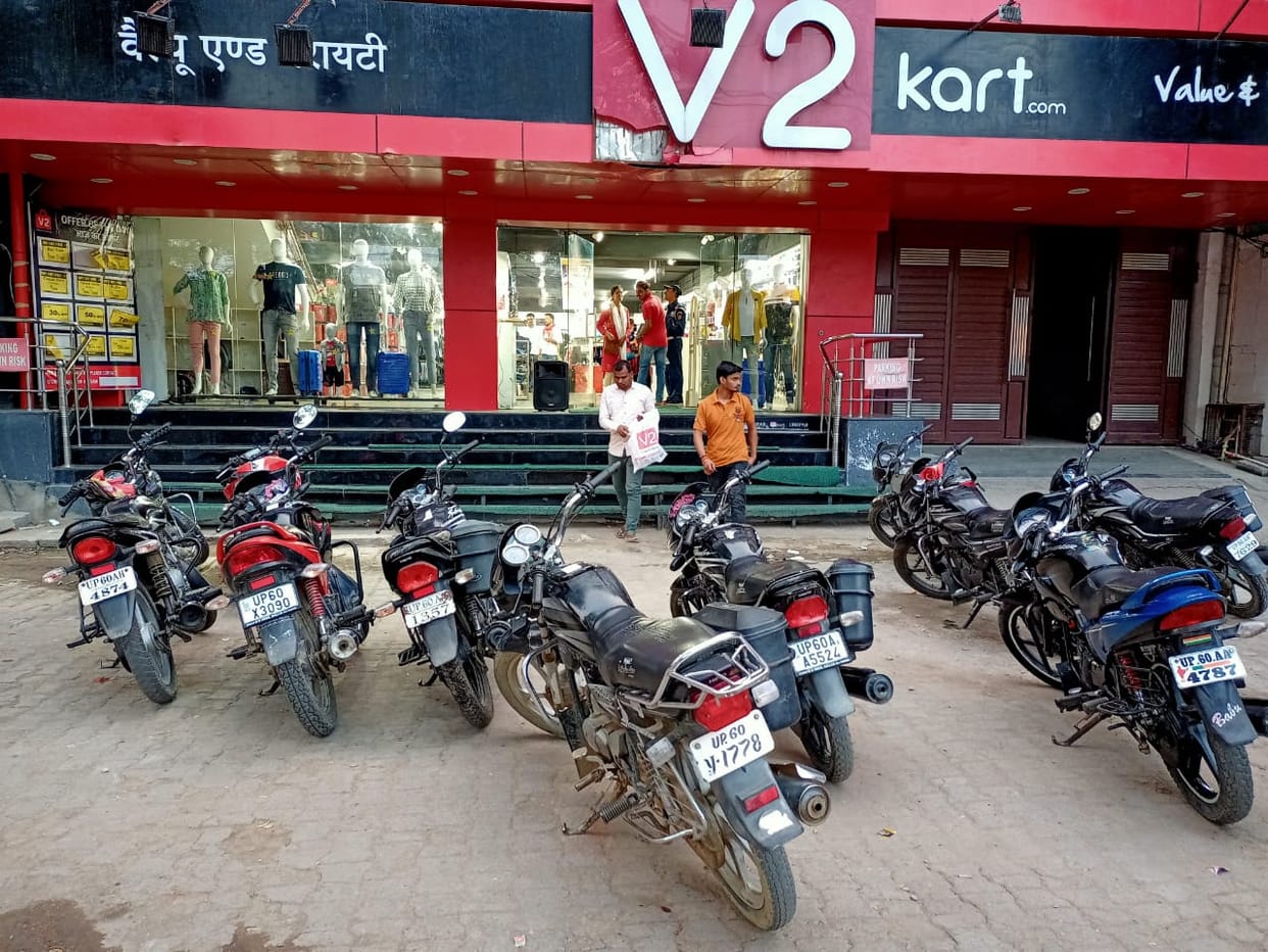Banks and shopping complexes in the city operating without parking