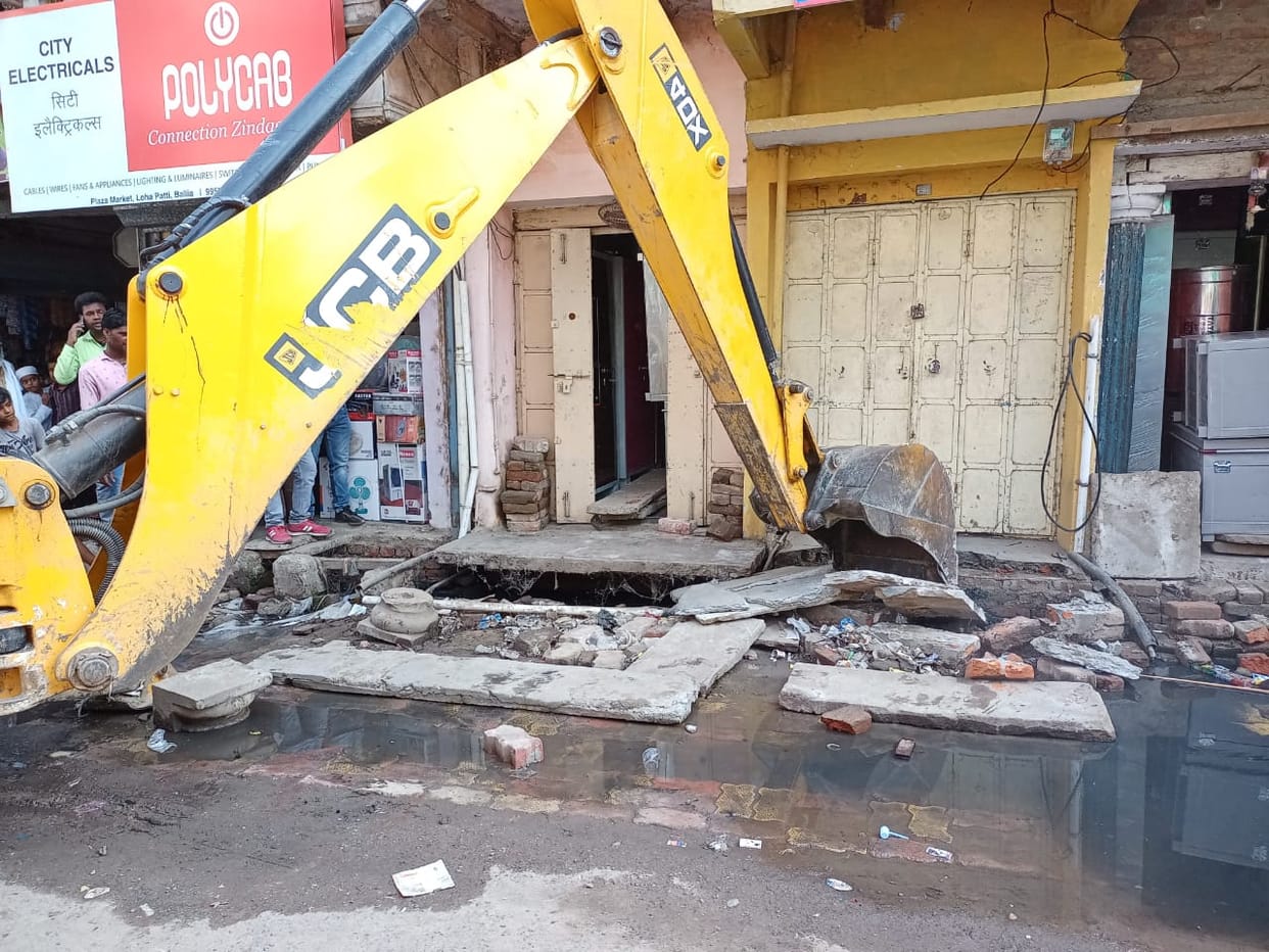 Bulldozer run on encroachment in Bairia market