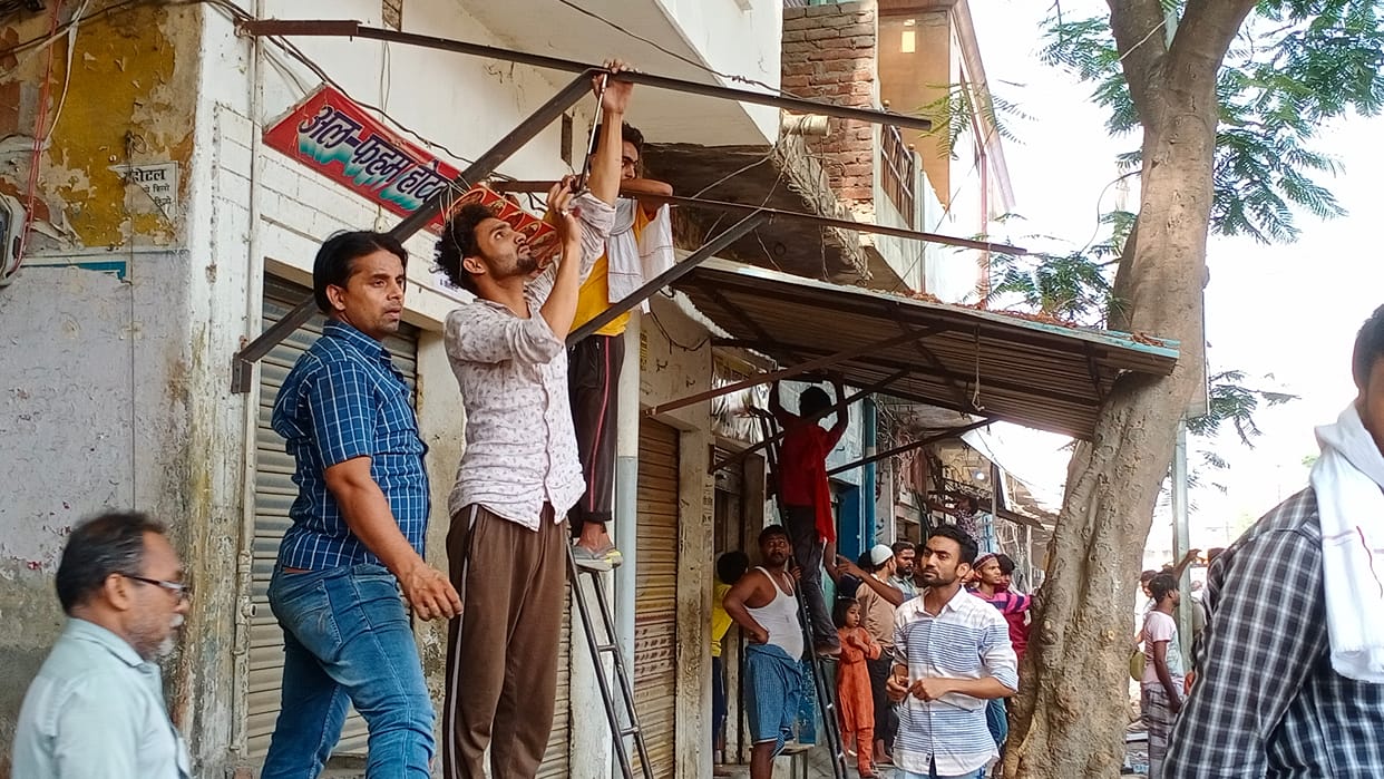 Most of the shopkeepers themselves removed the encroachment