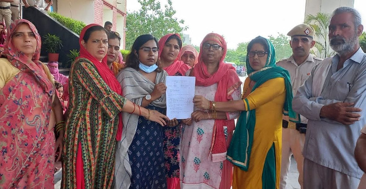 Anganwadi workers took out a procession from Gurjar Dharamshala to Mini Secretariat, protesting against the government's disobedience
