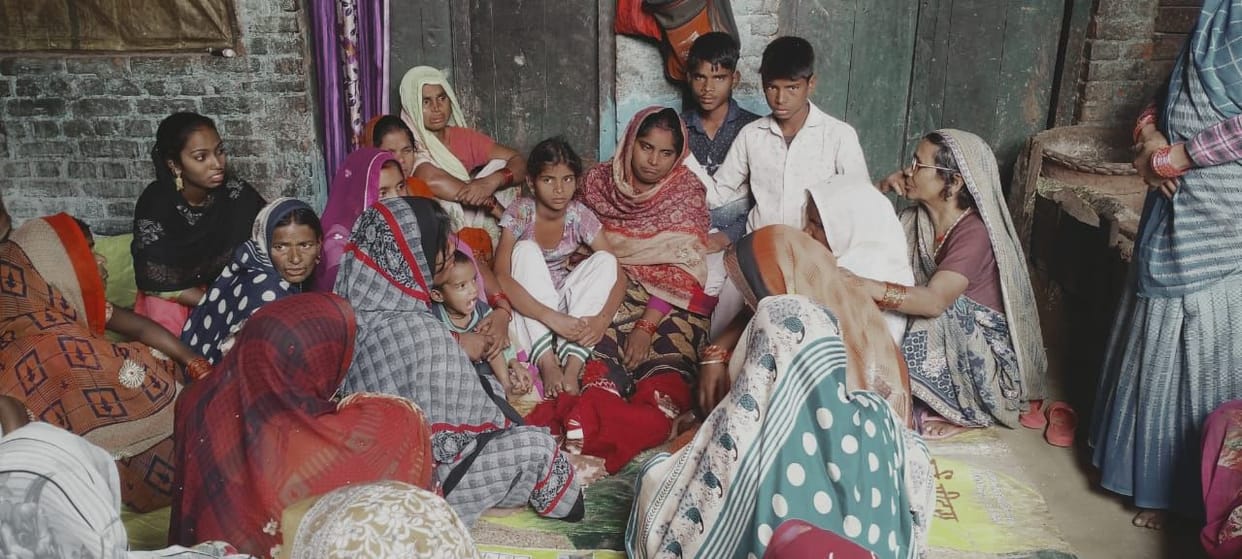 Baraat's car rammed into a truck parked in Sitapur, two villagers of Pilibhit died