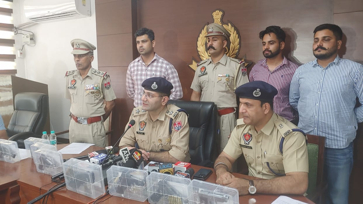 Mohali police arrested five gangsters with weapons