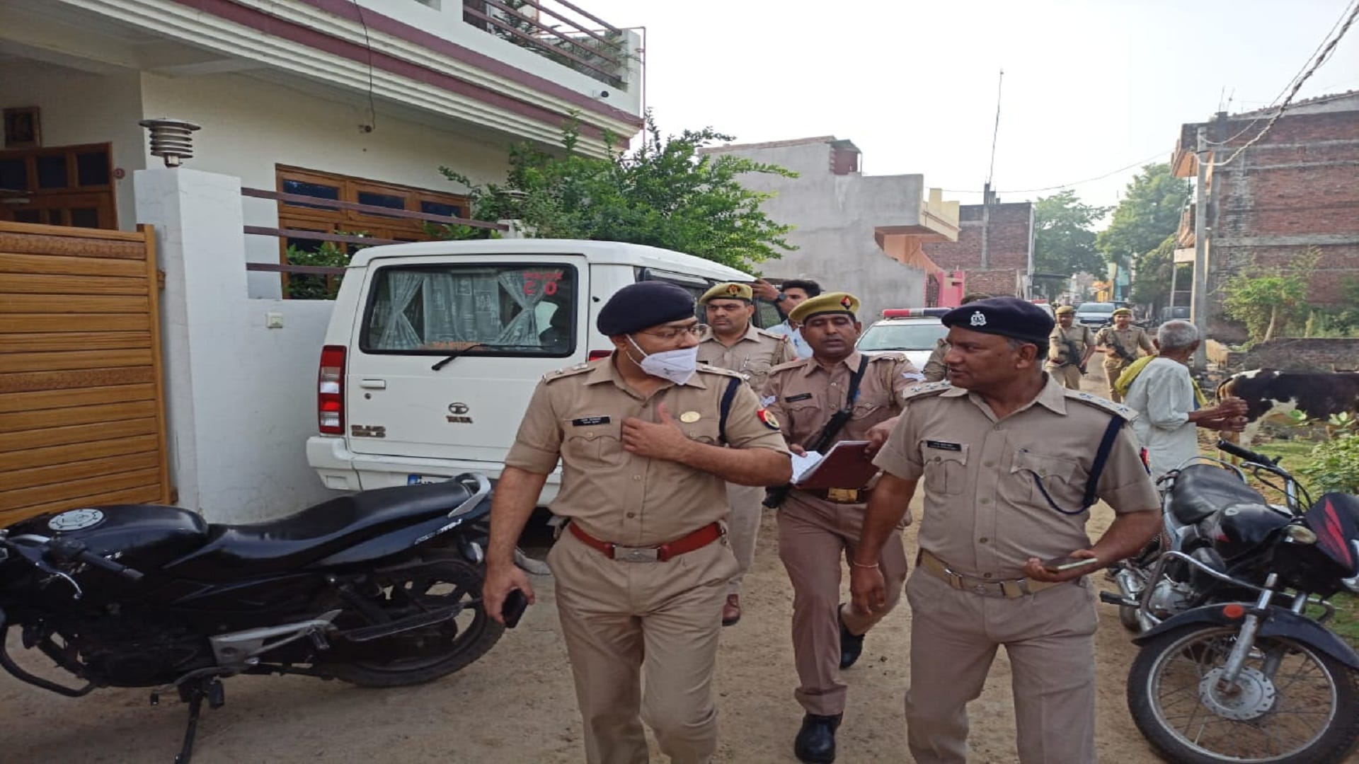 Murder In Prayagraj: Lover couple shot at Naini Boy dies, girl condition critical