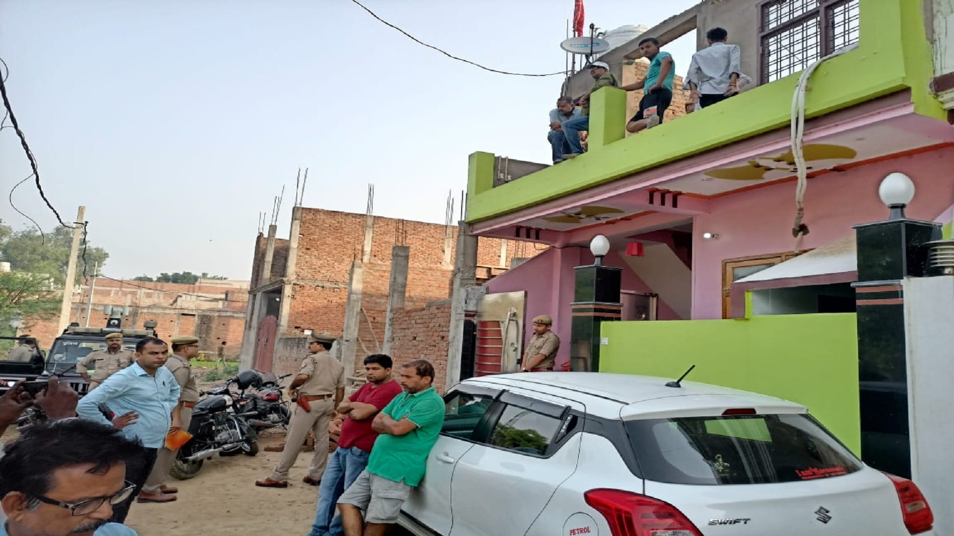 Murder In Prayagraj: Lover couple shot at Naini Boy dies, girl condition critical