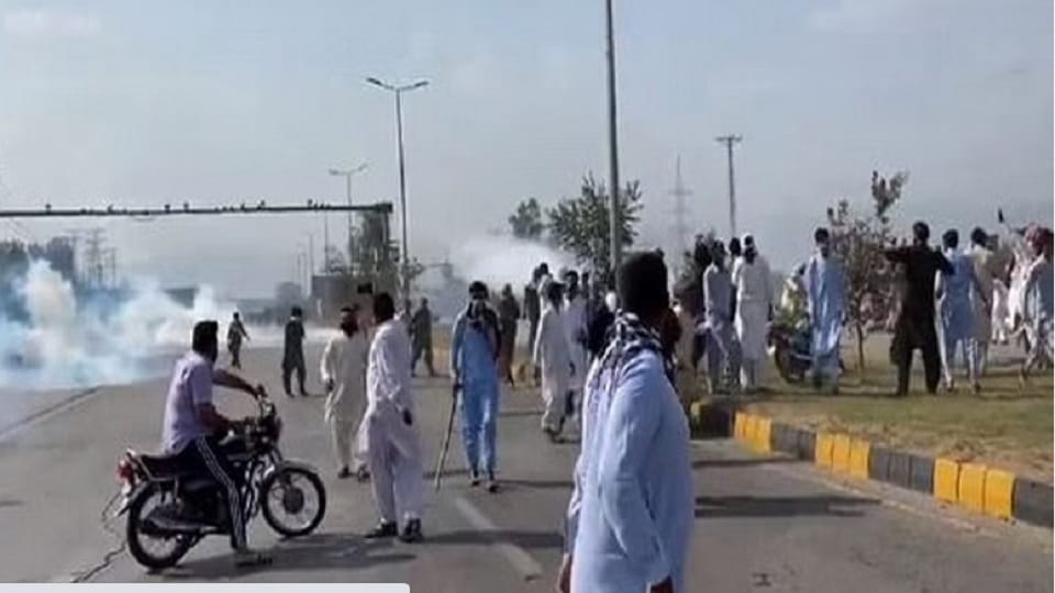 Imran Khan's PTI workers clashes with police, many injured