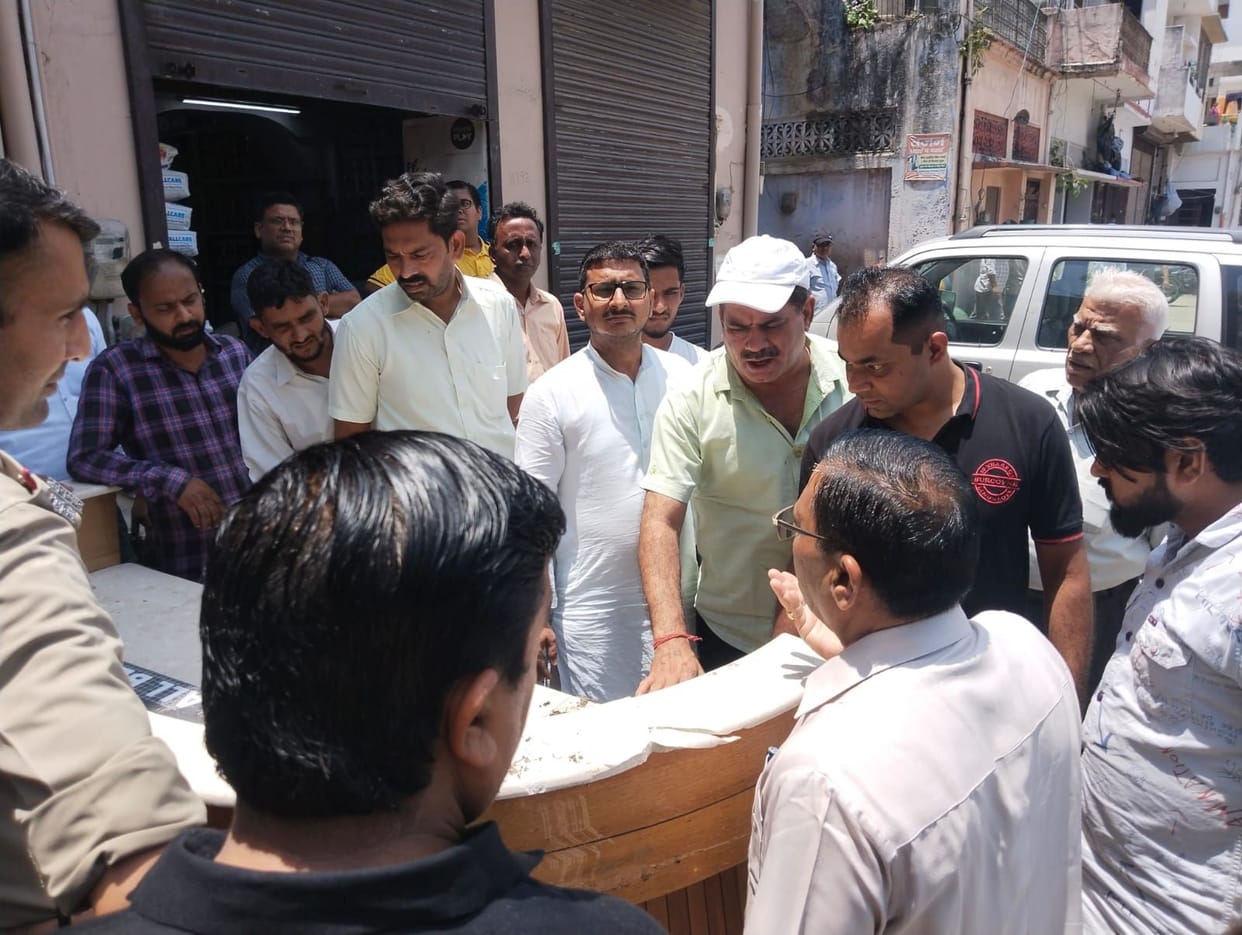 Yellow claw on encroachment in BT Ganj market