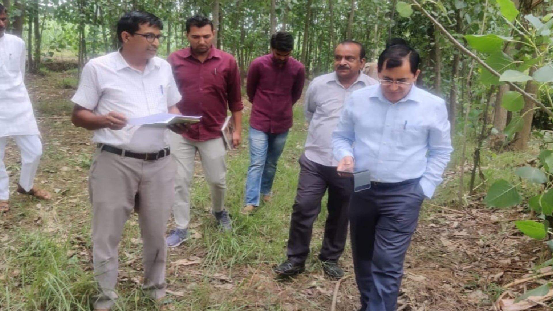 UP News: the officers have action on illegal colony and land by bulldozer in Saharanpur Baghpat