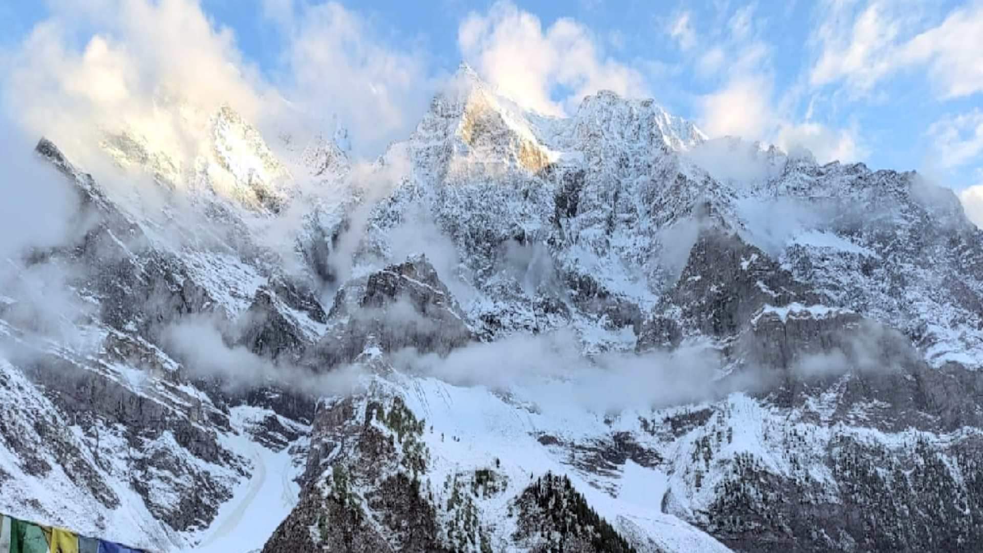 Snowfall in Kashmir: Season first snowfall in higher reaches of Gulmarg north kashmir