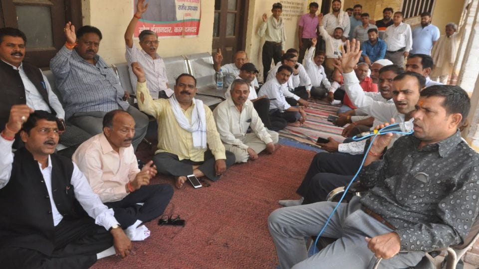 More than 700 registries stuck due to strike in Sadar Tehsil Agra
