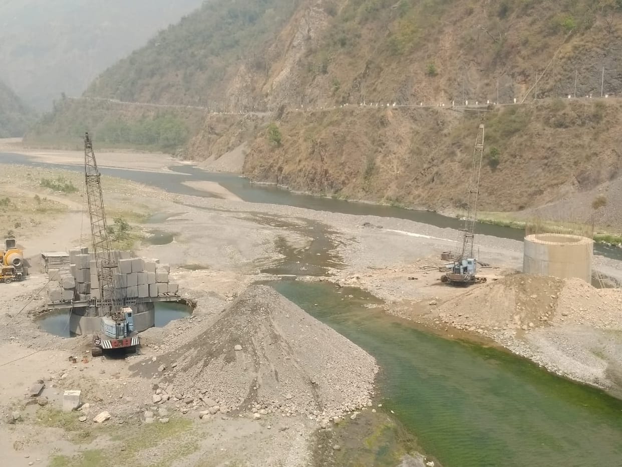 forest department issues notice  to contractor of  giripul  in breaking rules in dadhahu sirmaur