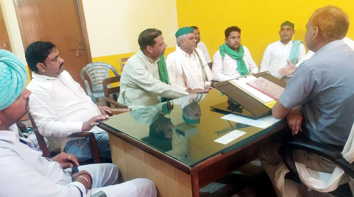 Farmers met committee secretary regarding sugarcane related problem