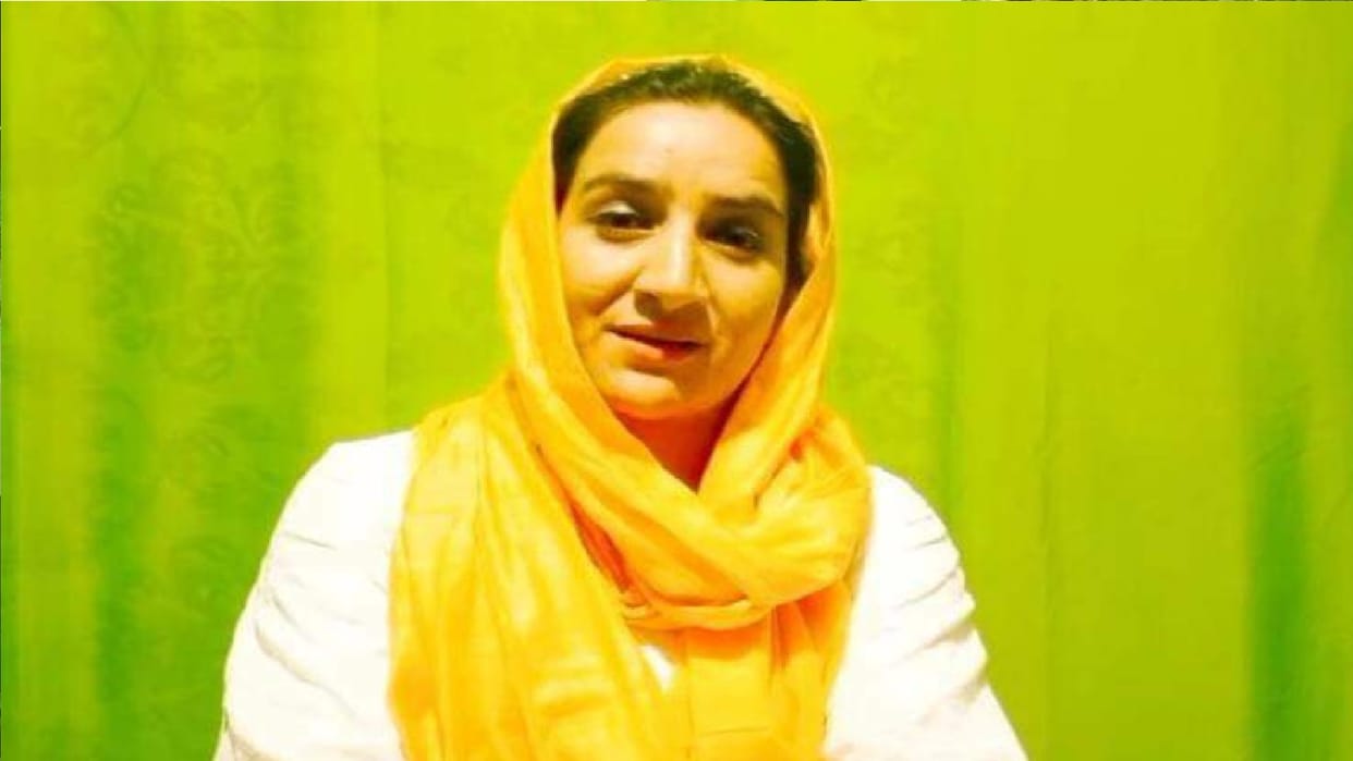 Terrorists fired upon tv actress Amreen Bhat at her residence in Chadoora Budgam