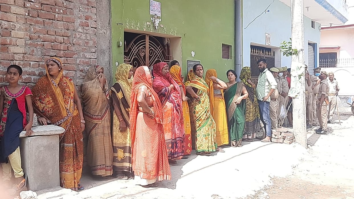 Murder in Varanasi Youth killed by beating his head with brick who was missing from two days