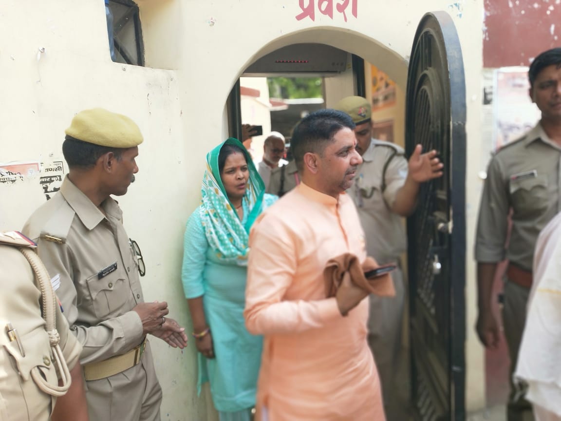 Gyanvapi Case Hindu side splits before hearing in Shringar Gauri case, demand for carbon dating of Shivling