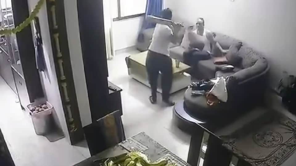 Wife Beats Husband In Alwar Rajasthan Husband Mentally ill 