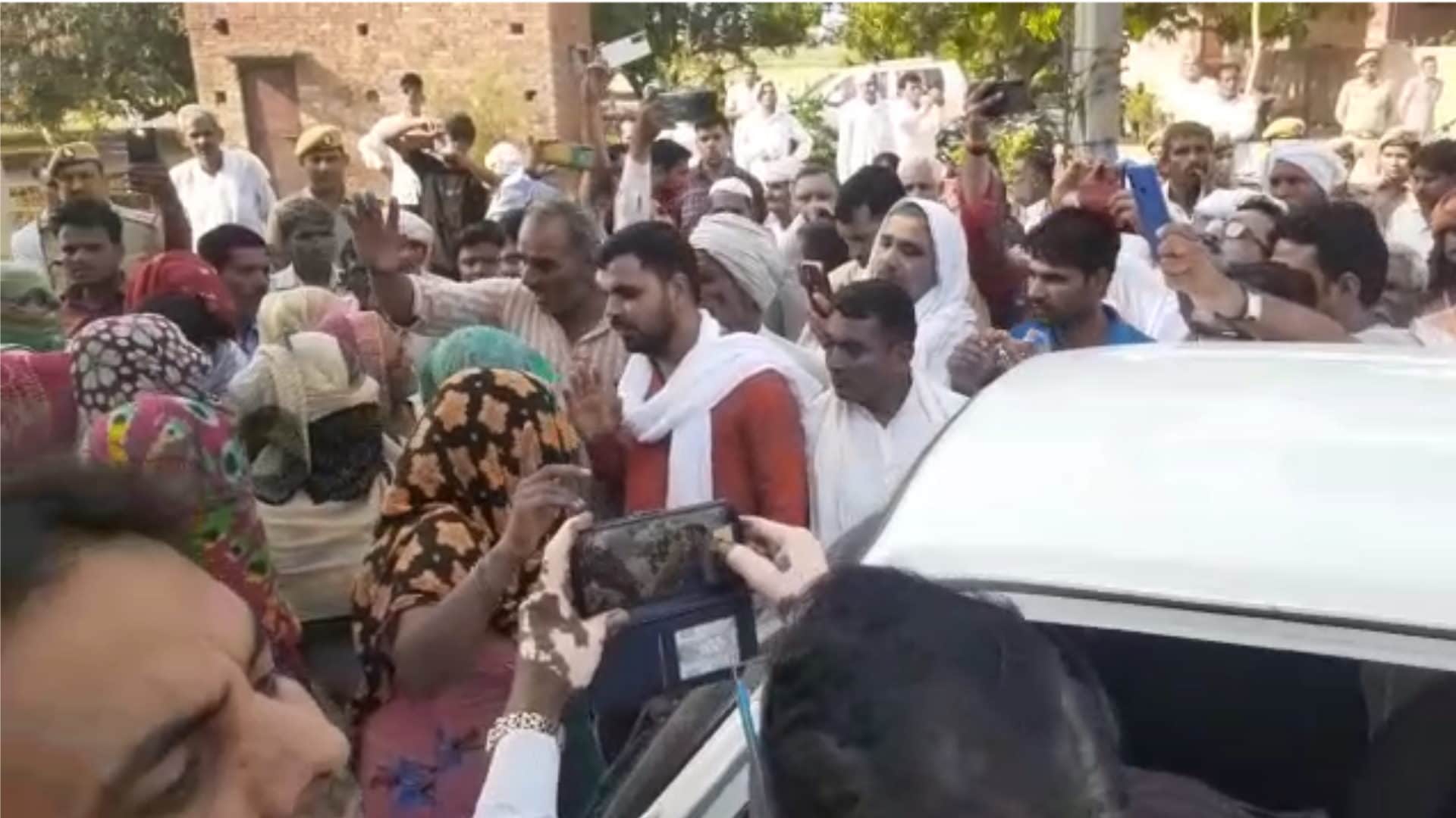 Baghpat Mother and two daughter death case: father said that police broke into house by breaking door and had indecency with women