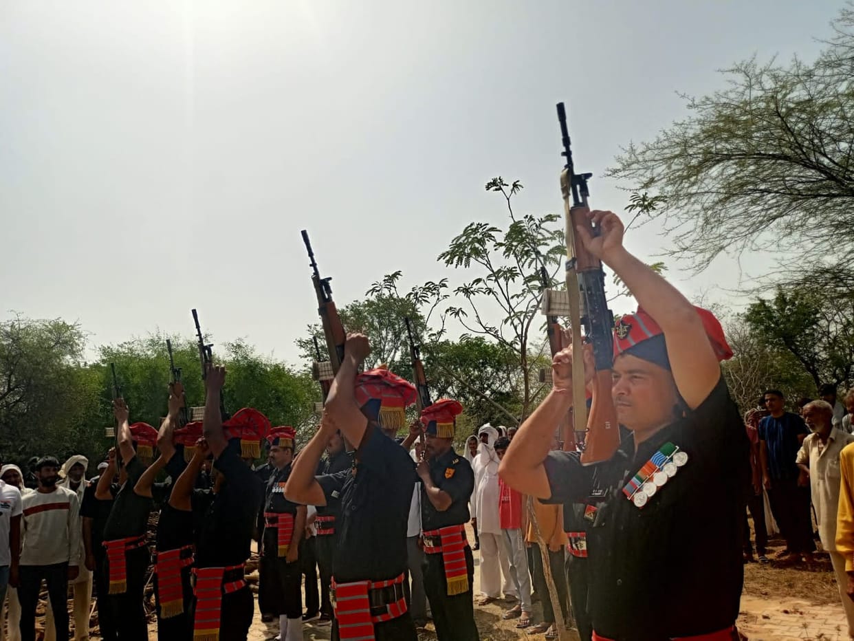 Naik Manoj's funeral with state and military honors