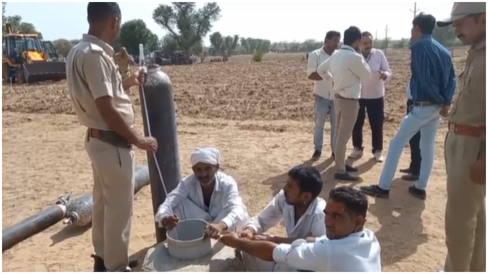 Child fell in 250 feet deep borewell in Jalore Rajasthan