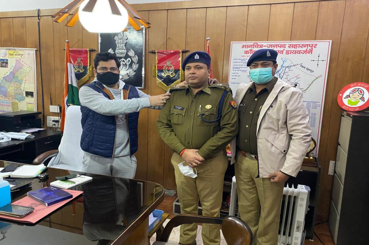 Additional sp of ballia Vijay Tripathi suspended for extorting money now Durga Prasad twiari appointed as new ASP