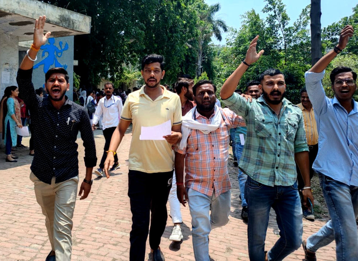 Uproar of angry students due to missing exam, memorandum submitted